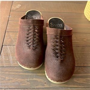 Sven Braided Brown Suede Clogs